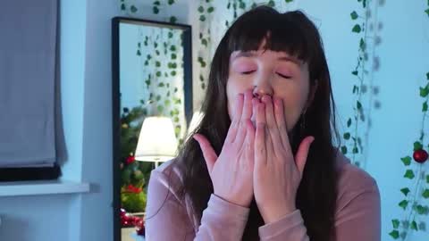 hey hey i am Lora and im new here hope to have some good time here 3 online show from December 14, 2:00 pm