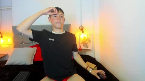 Snapshot of oasis_ossa chatting on December 6, 4:03 am Lyam online show from December 6, 4:03 am