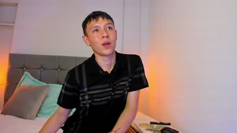 Snapshot of oasis_ossa chatting on December 10, 4:13 am Lyam online show from December 10, 4:13 am