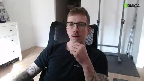 Snapshot of oatking chatting on April 4, 8:56 am Oatking online show from April 4, 8:56 am