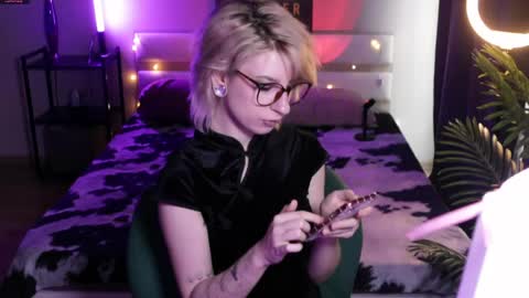 Snapshot of obedientt_ chatting on April 29, 9:24 am Moonlight online show from April 29, 9:24 am