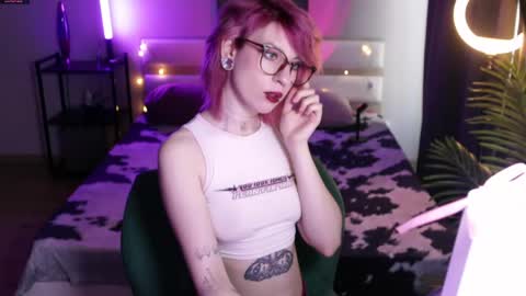 Snapshot of obedientt_ chatting on May 2, 8:52 am Moonlight online show from May 2, 8:52 am