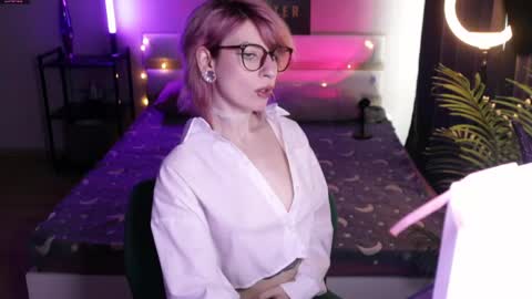 Snapshot of obedientt_ chatting on May 12, 8:22 am Moonlight online show from May 12, 8:22 am