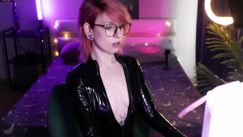 Snapshot of obedientt_ chatting on May 15, 7:48 am Moonlight online show from May 15, 7:48 am