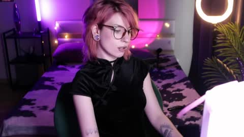 Snapshot of obedientt_ chatting on May 16, 6:21 am Moonlight online show from May 16, 6:21 am