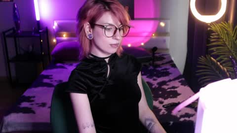 Snapshot of obedientt_ chatting on May 16, 6:32 am Moonlight online show from May 16, 6:32 am