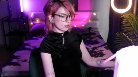 Snapshot of obedientt_ chatting on May 16, 6:54 am Moonlight online show from May 16, 6:54 am