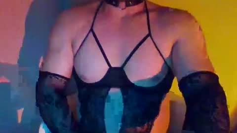 Snapshot of obscuraboy chatting on February 22, 2:45 am Doxy online show from February 22, 2:45 am