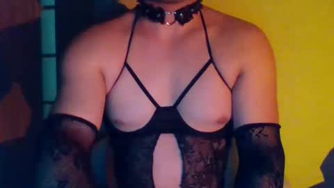 Snapshot of obscuraboy chatting on April 5, 11:46 pm Doxy online show from April 5, 11:46 pm