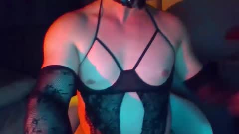 Snapshot of obscuraboy chatting on May 7, 11:32 pm Doxy online show from May 7, 11:32 pm