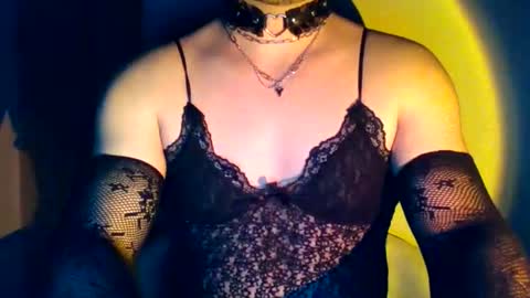 Snapshot of obscuraboy chatting on May 17, 11:01 pm Doxy online show from May 17, 11:01 pm