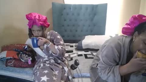 obsessedmimi online show from May 12, 9:50 am