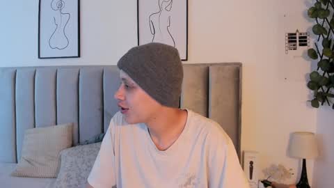Sara Help me reach 1000 followers online show from May 14, 1:18 pm