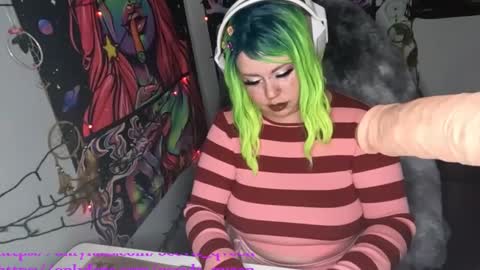 occvlt qveen online show from December 20, 7:01 am