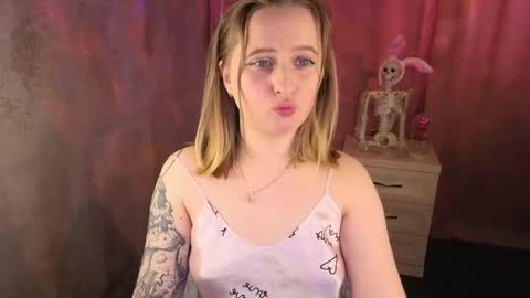Lili 3 online show from May 18, 12:55 pm
