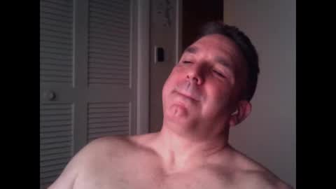 Snapshot of oceanmanx chatting on November 21, 5:39 am Ocean online show from November 21, 5:39 am