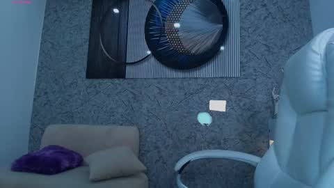 independent model online show from October 21, 2:56 am