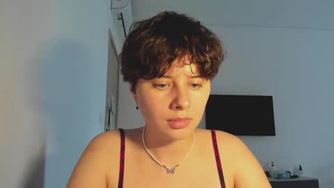 Evie online show from December 14, 8:20 am