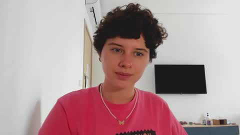 Snapshot of octopussy69x chatting on January 15, 6:51 am Evie online show from January 15, 6:51 am