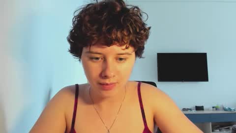 Snapshot of octopussy69x chatting on February 2, 5:50 am Evie online show from February 2, 5:50 am