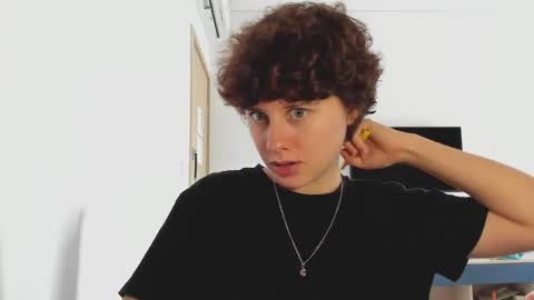 Snapshot of octopussy69x chatting on February 10, 5:44 am Evie online show from February 10, 5:44 am