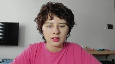 Evie online show from May 5, 8:22 am