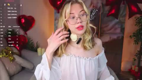 Snapshot of odelyncure chatting on February 14, 1:19 pm Lynna online show from February 14, 1:19 pm