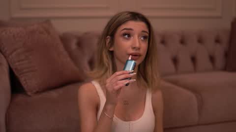 Odette online show from October 19, 1:50 am