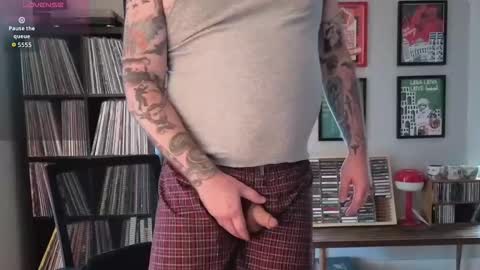 Office Dad online show from December 14, 8:46 pm