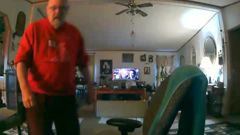 Snapshot of ogusbogus chatting on November 23, 12:49 pm Maximus No Mo online show from November 23, 12:49 pm