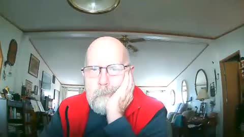 Snapshot of ogusbogus chatting on December 21, 8:27 pm Maximus No Mo online show from December 21, 8:27 pm