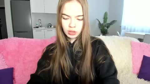 Snapshot of oh_my_lashes chatting on March 21, 1:54 am oh_my_lashes online show from March 21, 1:54 am