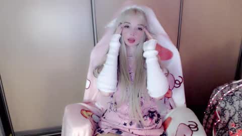 Snapshot of oh_pichuu chatting on March 6, 12:23 pm Milly online show from March 6, 12:23 pm