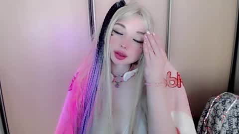 Snapshot of oh_pichuu chatting on April 1, 9:10 am Milly online show from April 1, 9:10 am