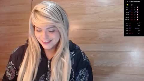 Snapshot of oh_xxxlt4 chatting on December 15, 1:43 am Oh xxxLt4 online show from December 15, 1:43 am