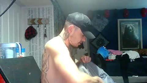 Snapshot of oh_you_know69 chatting on October 5, 5:00 pm who dares toss me some tips lets have fun online show from October 5, 5:00 pm