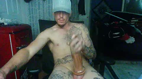 Snapshot of oh_you_know69 chatting on October 15, 11:38 pm who dares toss me some tips lets have fun online show from October 15, 11:38 pm