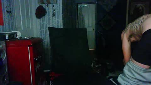 Snapshot of oh_you_know69 chatting on October 30, 2:18 pm who dares toss me some tips lets have fun online show from October 30, 2:18 pm