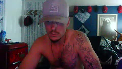 Snapshot of oh_you_know69 chatting on November 14, 10:29 pm who dares toss me some tips lets have fun online show from November 14, 10:29 pm