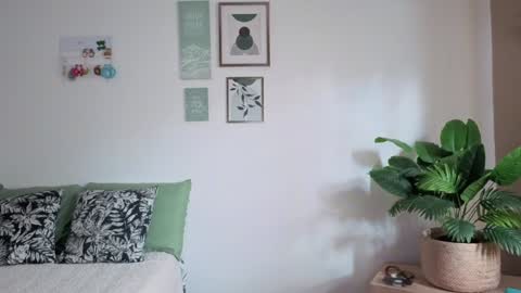 ohanna_ online show from October 2, 10:06 pm