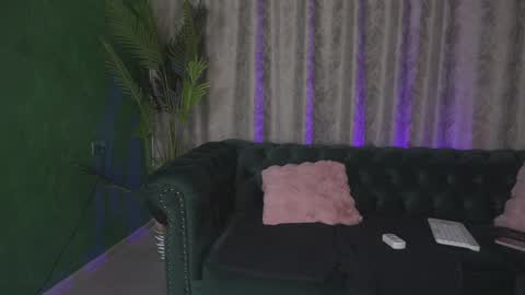 Snapshot of ohh_my_venus chatting on February 6, 10:37 am Julia online show from February 6, 10:37 am