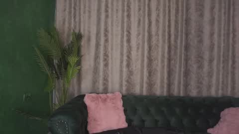 Snapshot of ohh_my_venus chatting on February 9, 5:40 am Julia online show from February 9, 5:40 am