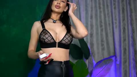 Snapshot of ohh_my_venus chatting on October 16, 4:02 am Julia online show from October 16, 4:02 am