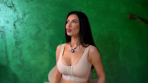 Snapshot of ohh_my_venus chatting on April 9, 6:19 am Julia online show from April 9, 6:19 am
