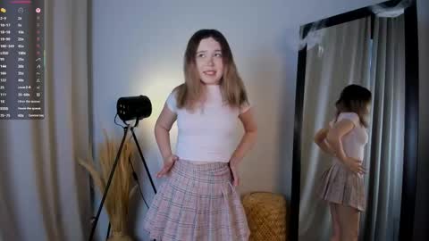 Snapshot of ohmymira chatting on November 4, 6:45 am Milana online show from November 4, 6:45 am