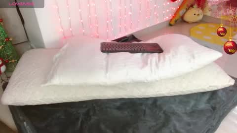 ohyesly_ online show from December 31, 9:06 pm