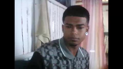 Snapshot of ojos_claross chatting on December 22, 12:46 pm ojos_claross online show from December 22, 12:46 pm