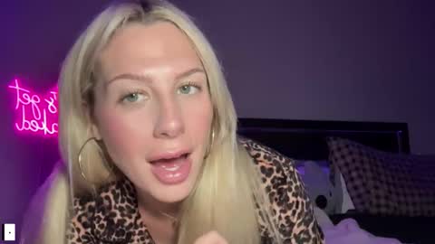 Snapshot of okchelsea chatting on September 25, 2:37 am okchelsea online show from September 25, 2:37 am