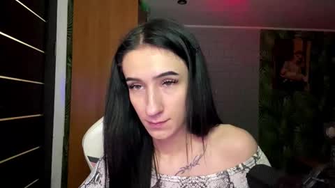 Snapshot of olavalenzula chatting on February 17, 9:10 pm Elara online show from February 17, 9:10 pm