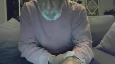 Snapshot of old_bald63 chatting on April 10, 8:41 am old_bald63 online show from April 10, 8:41 am